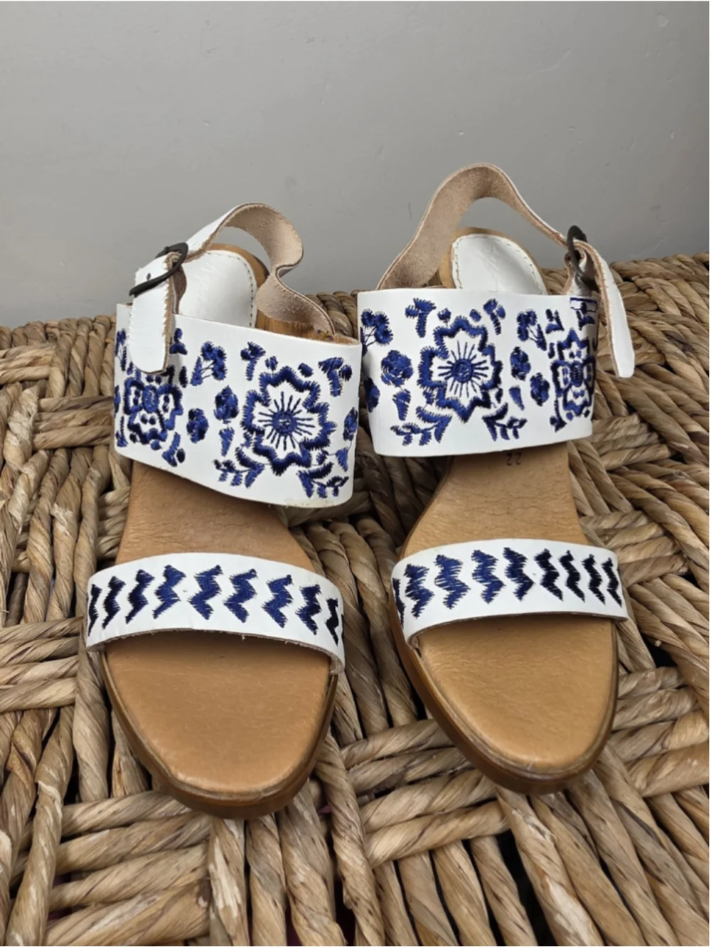 Agave Girl Mexico 22 US 5 Leather Embroidered Sandals Blue White Block Heel